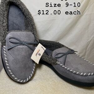 Men’s shoe slipper size 9/10 grey moccasins penny sue brand.